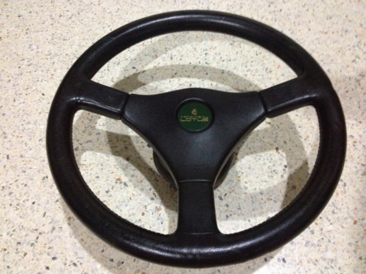 MOMOสามก้านพร้อมคอISUZU MU เก่าญี่ปุ่นแท้สภาพสวย