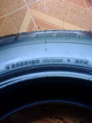 ยางใหม่บิดโตน205R16ถอดป้ายแดงใหม่กริบเส้นสีตุมมีอยู่สวยปี13 ยางใหม่บิดโตน205R16ถอดป้ายแดงใหม่กริบเส้นสีตุมมีอยู่สวยปี13