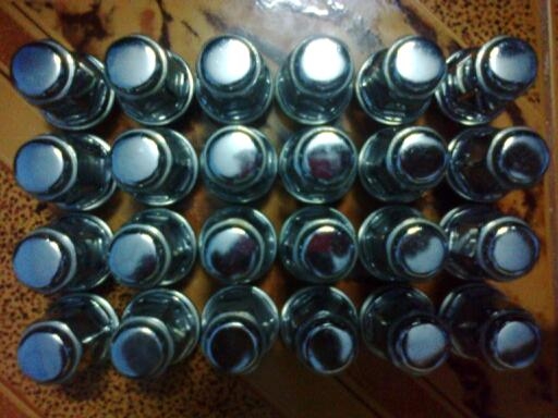 น็อตแท้โตโยต้าวีโก้แชมใหม่ สภาพใหม่กริบๆชุดละ24ตัวขาย700ส่งฟรี น็อตแท้โตโยต้าวีโก้แชมใหม่ สภาพใหม่กริบๆชุดละ24ตัวขาย700ส่งฟรี