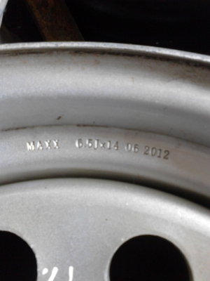 กะทะผ่า 5 รู ขอบ 14  ใส่เพื่อขยายยาง ให้ยื่นออกไปขอบนอก   มี 2 ใบ   Tel.081-427-3945