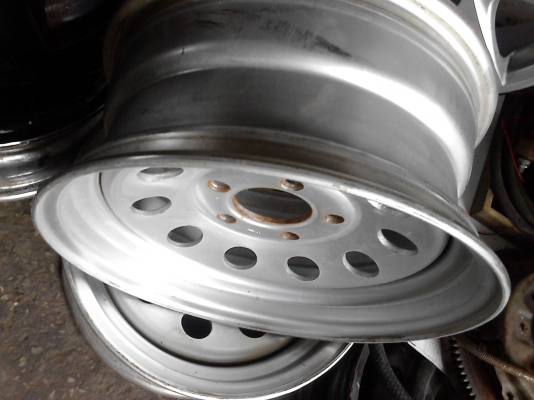 กะทะผ่า 5 รู ขอบ 14  ใส่เพื่อขยายยาง ให้ยื่นออกไปขอบนอก   มี 2 ใบ   Tel.081-427-3945