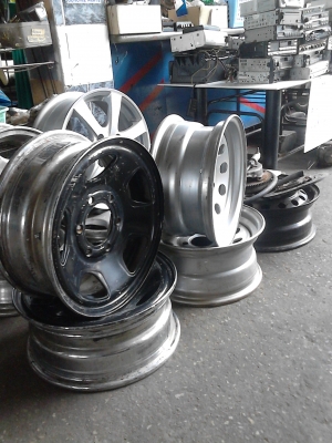 กะทะผ่า 6  รู  ขอบ 15  ใส่เพื่อขยายยาง ให้ยื่นออกไปขอบนอก   มี 2 ใบ   Tel.081-427-3945