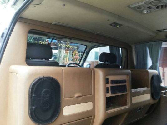 ขายรถตู้ Hiace ปี 2003 เครื่อง 3.0 ดีเซล แอร์ราว เบาะวีไอพี วิ่งน้อย