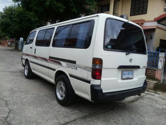 ขายรถตู้ Hiace ปี 2003 เครื่อง 3.0 ดีเซล แอร์ราว เบาะวีไอพี วิ่งน้อย