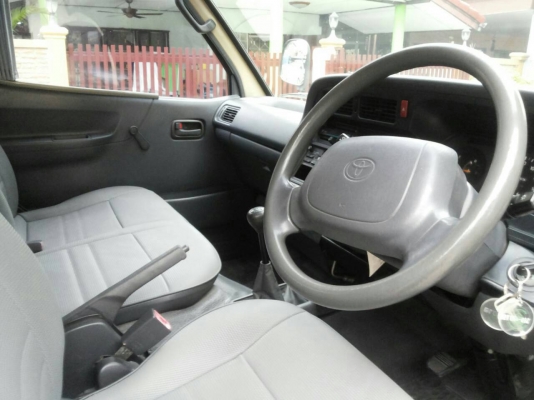 ขายรถตู้ Hiace ปี 2003 เครื่อง 3.0 ดีเซล แอร์ราว เบาะวีไอพี วิ่งน้อย