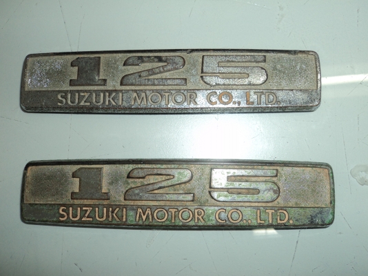 หายากโลโก้ SUZUKI  ฝากระเป๋าข้าง M.2  1 คู่  สนใจโทร.081-005-8785