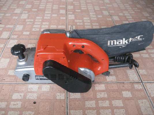 ขายรถถัง(เครื่องขัดกระดาษทราย)หน้า4 Maktec MT940 แท้100\%.