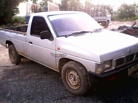 NISSAN  ปี  40 เครื่อง  2500  เครื่องเดิม  ห้องเครื่องเดิม  เครื่องดี  ครัชชีดี