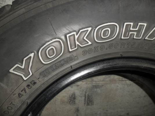 ยาง YOKOHAMA 30x9.50R15 ปี09 สวยๆ 1 คู่ ราคา 2500 บาท
