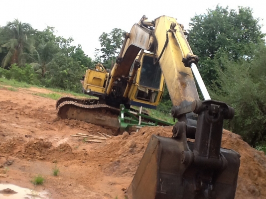ขายครับโคมัสสุ200รุ่น2เครื่องงามๆตัวเดินดีไบแทคหายใช้งานใด้ปกติราคาเบาๆมีบริการขนย้ายราคาต่อรองใด้ทดลองขับใด้
