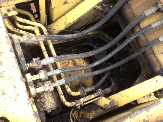 ขายครับโคมัสสุ200รุ่น2เครื่องงามๆตัวเดินดีไบแทคหายใช้งานใด้ปกติราคาเบาๆมีบริการขนย้ายราคาต่อรองใด้ทดลองขับใด้