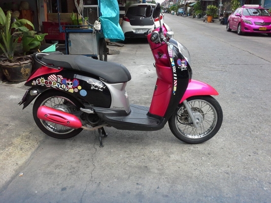 Scoopy i ปี 54  สีชมพู ขาว หลุดจำนำ เอกสารจำนำครบ ต่อภาษี พรบ.ได้ปกติ รถสวย