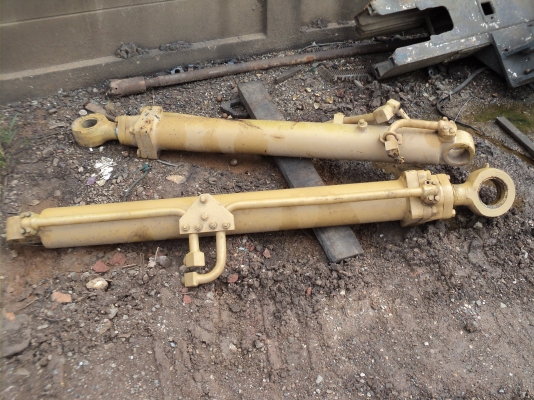 กระบอกไฮดรอลิก komatsu PC 120-2 กระบอกไฮดรอลิก komatsu PC 120-2