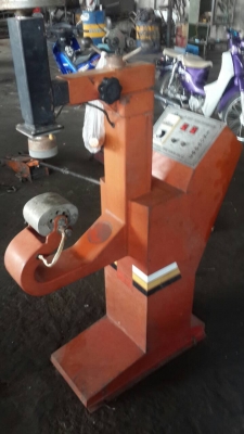 เครื่องถ่วงยาง