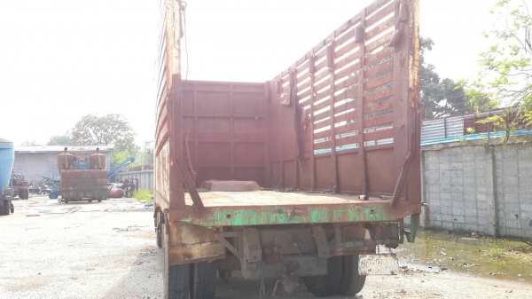 รถบรรทุกสิบล้อ