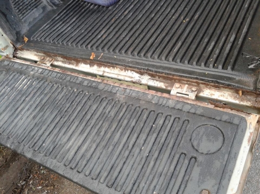 ขายอีซูซุTFR2.5 SLXปี95พวงมาลัยเพาเวอร์รถพร้อมใชงานเครื่องดีคันซีสวยรถมีผุกระบะท้ายมุมล่าง