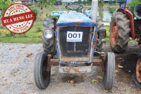 AUC 5 Code 001  แทรกเตอร์  เก่านอก KUBOTA L280  ราคา เริ่มต้นการประมูล 15,000 บาท