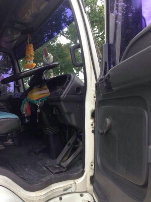 ขายรถบรรทุกหกล้อตู้แห้ง ISUZU FTR33P2Y เครื่อง 6HH1-200 แรง ปี 47 ทะเบียนพร้อม