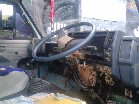 หกล้อ อีซูซุ NKR110 ห้างแท้เกียร์สั้น ยกหัวได้ เล่มทะเบียนพร้อมโอน ราคาต่อรองได้ ครับ