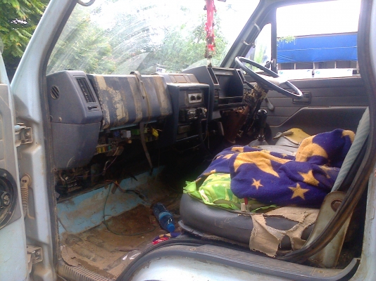 หกล้อ อีซูซุ NKR110 ห้างแท้เกียร์สั้น ยกหัวได้ เล่มทะเบียนพร้อมโอน ราคาต่อรองได้ ครับ