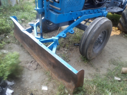 ขายรถไถ leyland รุ่น 272 สภาพพร้อมใช้งาน เครื่อง 71 แรงม้า พร้อมดันหน้าในราคา 95000 บาท