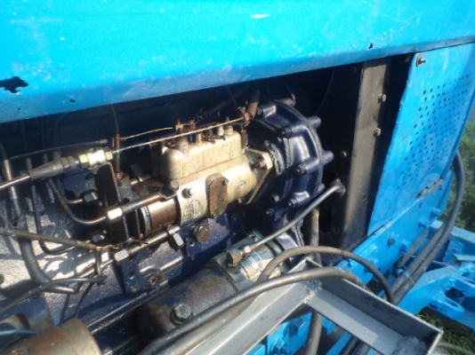 ขายรถไถ leyland รุ่น 272 สภาพพร้อมใช้งาน เครื่อง 71 แรงม้า พร้อมดันหน้าในราคา 95000 บาท