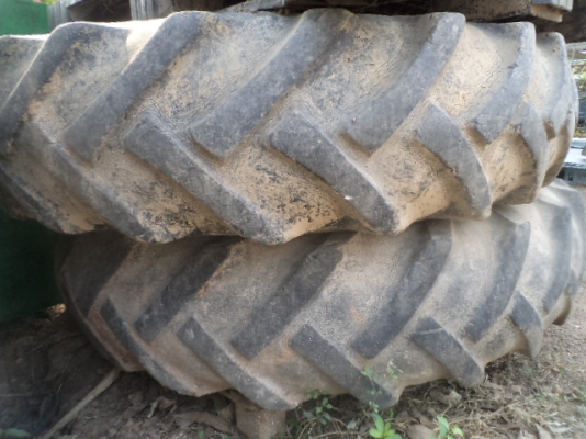 ขายรถไถ leyland รุ่น 272 สภาพพร้อมใช้งาน เครื่อง 71 แรงม้า พร้อมดันหน้าในราคา 95000 บาท