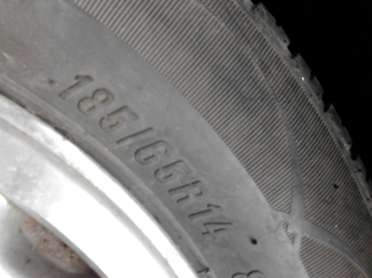 แม๊ก TOYOTA  ขนาด 5 รู พร้อมยาง 185/65R14  MAXXIS ปี2010  ชุด 4 ล้อ TEL.081-427-3941