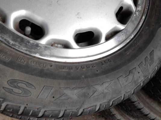 แม๊ก TOYOTA  ขนาด 5 รู พร้อมยาง 185/65R14  MAXXIS ปี2010  ชุด 4 ล้อ TEL.081-427-3941
