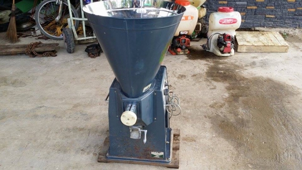 เครื่องสีข้าวขาวเก่าญี่ปุ่น YANMAR สภาพดีพร้อมใช้งาน เครื่องสีข้าวขาวเก่าญี่ปุ่น YANMAR สภาพดีพร้อมใช้งาน