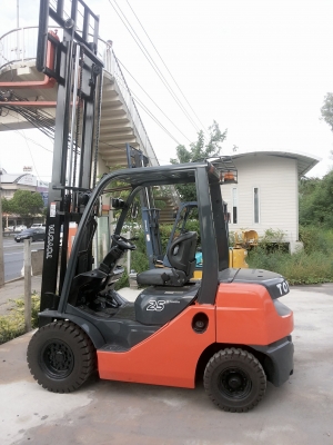 TOYOTA8FD25ขนาด2.5ตัน เสาสูง3เมตร เกียร์ออร์โต้ เครื่องดีเซล2Z รับประกันเครื่องเกียร์ ราคาต่อรองได้