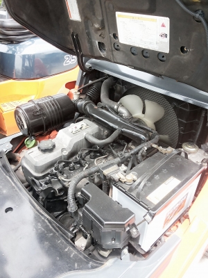 TOYOTA8FD25ขนาด2.5ตัน เสาสูง3เมตร เกียร์ออร์โต้ เครื่องดีเซล2Z รับประกันเครื่องเกียร์ ราคาต่อรองได้