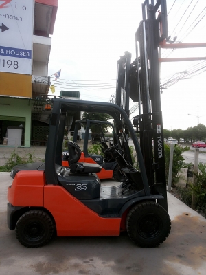 TOYOTA8FD25ขนาด2.5ตัน เสาสูง3เมตร เกียร์ออร์โต้ เครื่องดีเซล2Z รับประกันเครื่องเกียร์ ราคาต่อรองได้