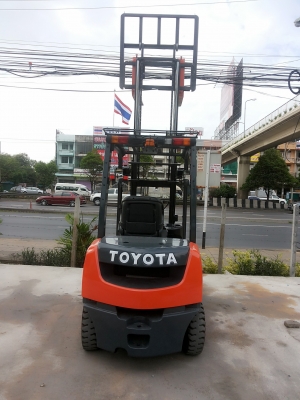 TOYOTA8FD25ขนาด2.5ตัน เสาสูง3เมตร เกียร์ออร์โต้ เครื่องดีเซล2Z รับประกันเครื่องเกียร์ ราคาต่อรองได้