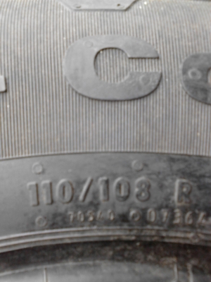 205R16C  CONTINENTAL  4X4 CONTACKT  110/108R บรรทุกได้ดี ปี 2012 ชุด 4 เส้น TEL.081-427-3941