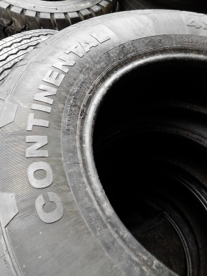 205R16C  CONTINENTAL  4X4 CONTACKT  110/108R บรรทุกได้ดี ปี 2012 ชุด 4 เส้น TEL.081-427-3941