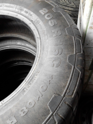 205R16C  CONTINENTAL  4X4 CONTACKT  110/108R บรรทุกได้ดี ปี 2012 ชุด 4 เส้น TEL.081-427-3941