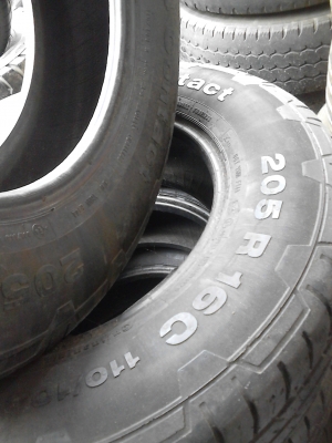 205R16C  CONTINENTAL  4X4 CONTACKT  110/108R บรรทุกได้ดี ปี 2012 ชุด 4 เส้น TEL.081-427-3941