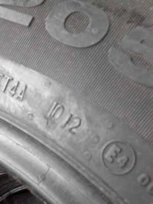 205R16C  CONTINENTAL  4X4 CONTACKT  110/108R บรรทุกได้ดี ปี 2012 ชุด 4 เส้น TEL.081-427-3941