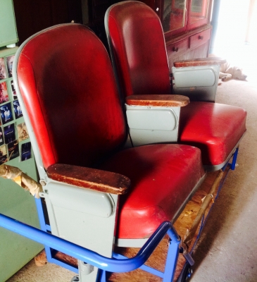 ขายเก้าอี้โรงหนัง 1 คู่