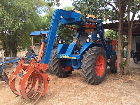 ขายรถไถและรถคีบ สองคัน