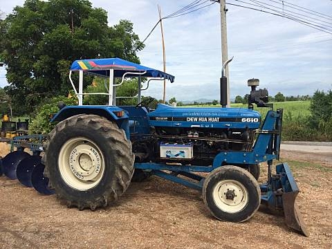 ขายรถไถและรถคีบ สองคัน