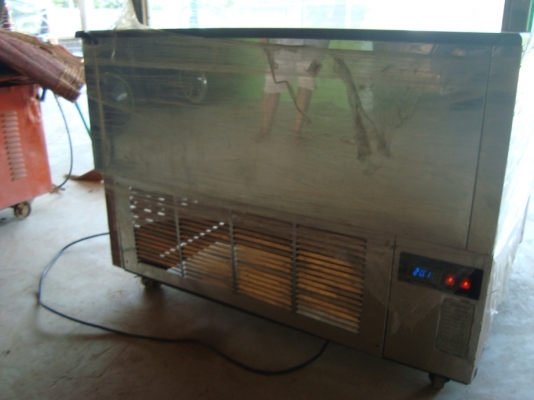 ตู้โชว์เค้ก      แอร์เย็น  มีไฟ 1 ดวง