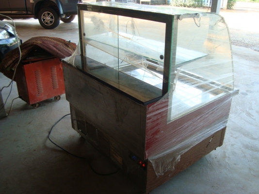 ตู้โชว์เค้ก      แอร์เย็น  มีไฟ 1 ดวง