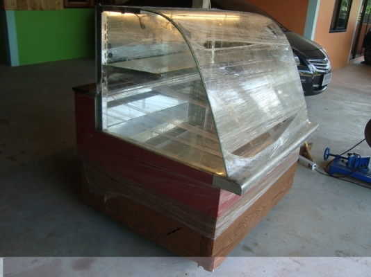 ตู้โชว์เค้ก      แอร์เย็น  มีไฟ 1 ดวง