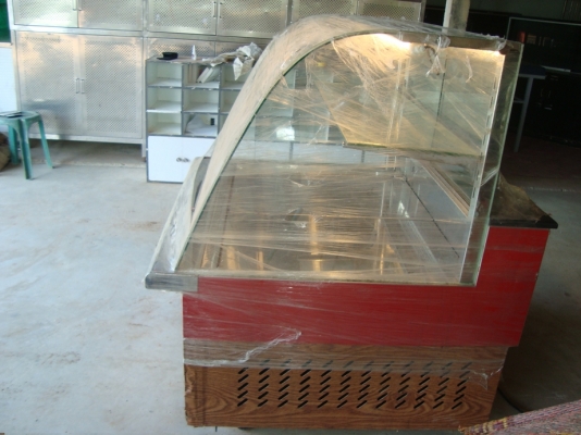 ตู้โชว์เค้ก      แอร์เย็น  มีไฟ 1 ดวง