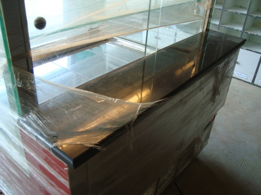 ตู้โชว์เค้ก      แอร์เย็น  มีไฟ 1 ดวง