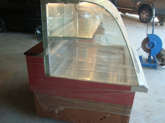 ตู้โชว์เค้ก      แอร์เย็น  มีไฟ 1 ดวง