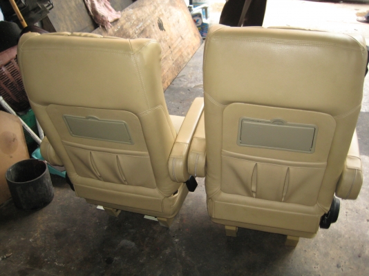 ขายเบาะ 2 ตัว vip ใหญ่ ของสหตระกูลชัย นิรภัย 3 จุด สภาพ 90\%