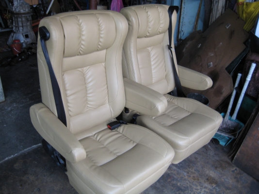 ขายเบาะ 2 ตัว vip ใหญ่ ของสหตระกูลชัย นิรภัย 3 จุด สภาพ 90\%